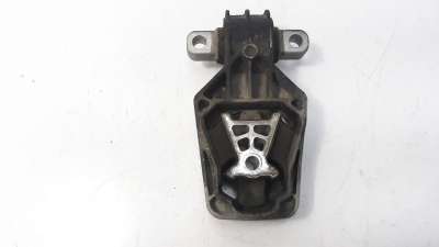 Recambio de soporte motor trasero para infiniti q30 2015- 2.2d sport referencia OEM IAM A2462401209  