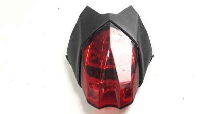 Recambio de piloto trasero central para triumph street triple 2012-2017 street triple referencia OEM IAM T2700631  