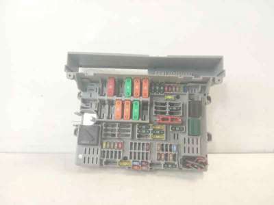 Recambio de caja reles / fusibles para bmw serie 3 berlina (e90) 2004-2012 320d referencia OEM IAM 10688710  