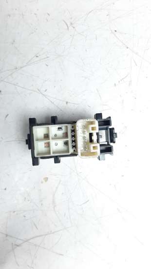 Recambio de mando elevalunas trasero derecho para toyota rav 4 2012-2019 2.0 d-4d cat referencia OEM IAM 8481052030 IAF810068HQ  2