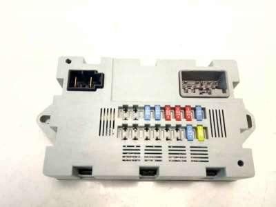 Recambio de caja reles / fusibles para land rover discovery 4 2009-2016 tdv6 se referencia OEM IAM EH2214Q073AA  