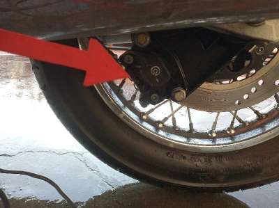 Recambio de pinza de freno trasera izquierda para guzzi nevada 2005-2007 nevada 750 referencia OEM IAM GU31653081  