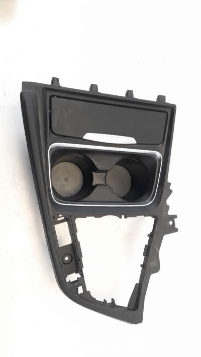 Recambio de cenicero para bmw serie 3 lim. (f30) 2011-2015 320d referencia OEM IAM 9218925  