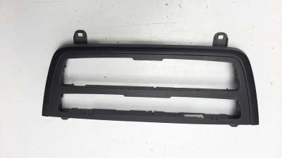 Recambio de moldura para bmw serie 3 lim. (f30) 2011-2015 320d referencia OEM IAM 6411920719503  