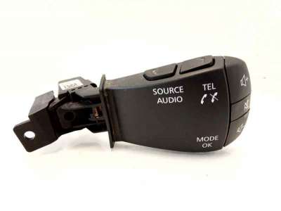 Recambio de mando volante para dacia duster ii 2017- prestige referencia OEM IAM 25526831R  