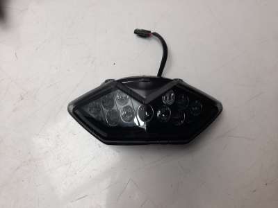 Recambio de piloto trasero central para kawasaki versys 650 2015- versys 650 referencia OEM IAM 230250331  