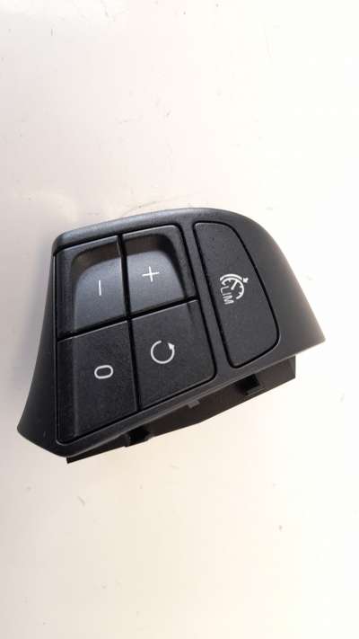 Recambio de mando volante para volvo v40 2012- kinetic referencia OEM IAM 31334455  
