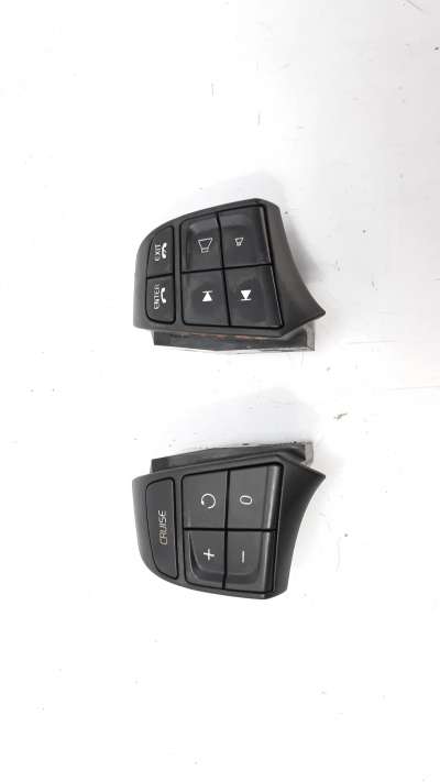 Recambio de mando volante para volvo c30 2006-2012 2.0 d momentum referencia OEM IAM 30739638 30739640 