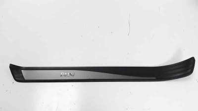 Recambio de moldura para bmw serie 5 berlina (e60) 2003-2010 520d referencia OEM IAM 51477034303  