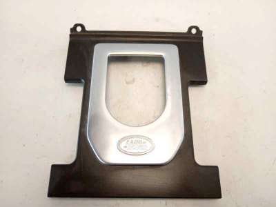 Recambio de moldura para land rover discovery 4 2009-2016 tdv6 se referencia OEM IAM CH22045H92  