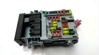 Recambio de caja reles / fusibles para opel astra j lim. 2009-2015 selective referencia OEM IAM 13222786  