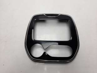 Recambio de moldura para renault captur 2013- zen referencia OEM IAM 682704761R  