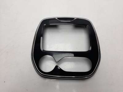Recambio de moldura para renault captur 2013- zen referencia OEM IAM 682704761R  