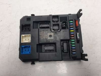Recambio de caja reles / fusibles para citroën ds3 2009-2016 design referencia OEM IAM 9666951980  