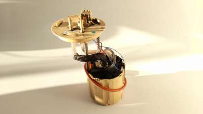 Recambio de bomba combustible para opel astra k lim. 5türig 2015- 1.6 cdti dpf referencia OEM IAM 13599386003  