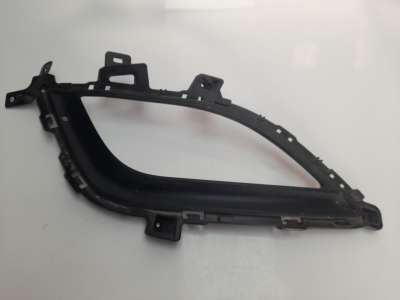 Recambio de molduras delanteras para hyundai i30 (gd) 2012-2017 1.4 cat referencia OEM IAM 86564A6030  