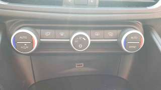 Recambio de mando climatizador para alfa romeo giulia (952) 2016- 2.2 jtdm cat referencia OEM IAM 1561303470  