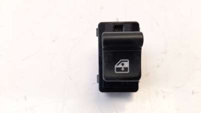 Recambio de mando elevalunas trasero derecho para jeep renegade 2014- 1.6 cat referencia OEM IAM 30170844  