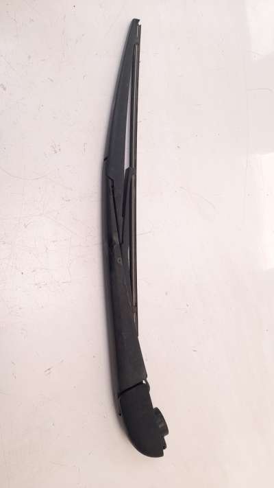 Recambio de brazo limpia trasero para toyota yaris 2017- 1.5 16v cat referencia OEM IAM 852410D060  