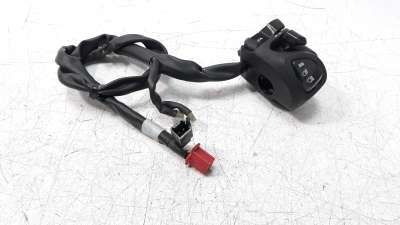 Recambio de piña luces izquierda para yamaha x-max 125 2014-2020 referencia OEM IAM B74H39630000  