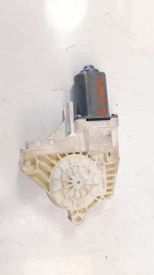 Recambio de motor elevalunas trasero izquierdo para land rover discovery 2004-2009 2.7 td v6 cat referencia OEM IAM 0536010002  