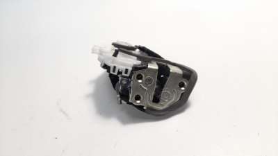 Recambio de cerradura puerta trasera derecha para toyota yaris 2014-2017 hsd active referencia OEM IAM 690500D310  
