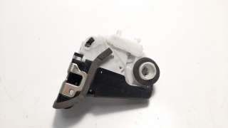 Recambio de cerradura puerta trasera derecha para toyota yaris 2014-2017 hsd active referencia OEM IAM 690500D310  