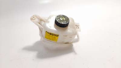 Recambio de deposito servo para toyota yaris 2014-2017 hsd active referencia OEM IAM 03350887081  