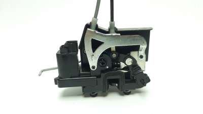 Recambio de cerradura puerta trasera izquierda para ssangyong rodius 2005- 2.0 td cat referencia OEM IAM 7131021004  