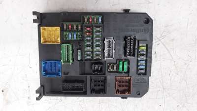 Recambio de caja reles / fusibles para peugeot 308 2013- 1.2 12v e-thp referencia OEM IAM 9806687880 A2C53383165 