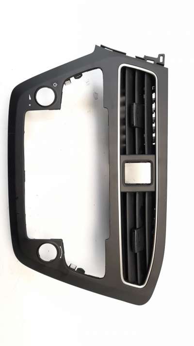 Recambio de moldura para hyundai i20 2014- 1.2 16v cat referencia OEM IAM 84740C8ACO  