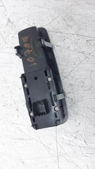 Recambio de mando elevalunas delantero derecho para jeep cherokee 2014- 2.0 m-jet cat referencia OEM IAM 68228155AA  