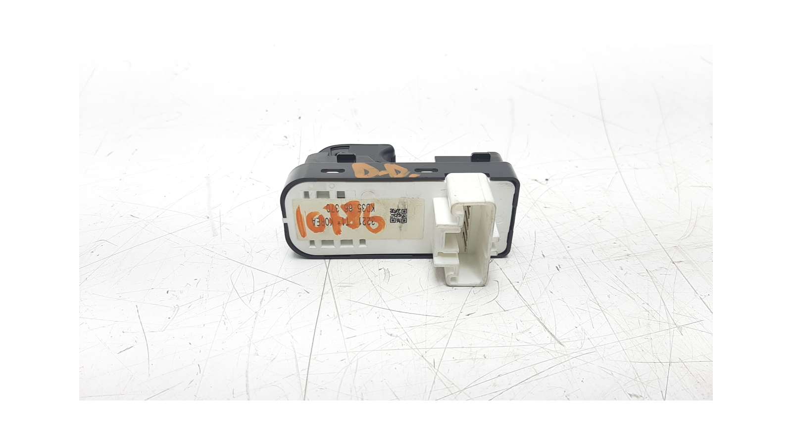 Recambio de mando elevalunas delantero derecho para mazda 3 lim. () 2013- 2.2 turbodiesel cat referencia OEM IAM KD3566370   Recambio de mando elevalunas delantero derecho para mazda 3 lim. () 2013- 2.2 turbodiesel cat referencia OEM IAM KD3566370