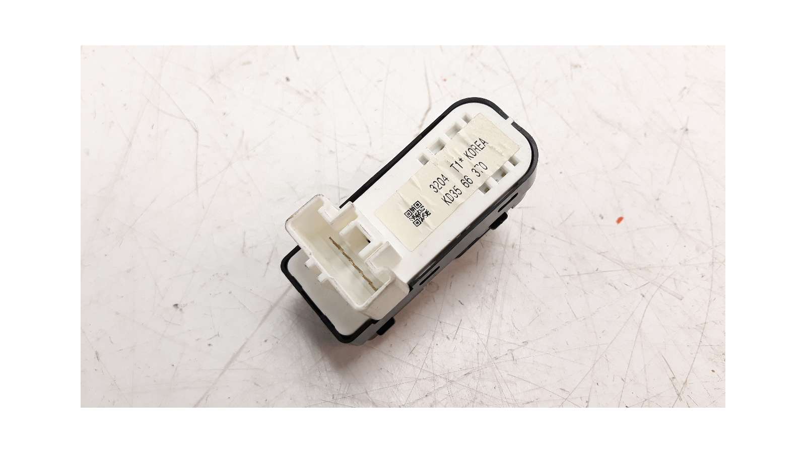 Recambio de mando elevalunas trasero izquierdo para mazda 3 lim. () 2013- 2.2 turbodiesel cat referencia OEM IAM KD3566370   Recambio de mando elevalunas trasero izquierdo para mazda 3 lim. () 2013- 2.2 turbodiesel cat referencia OEM IAM KD3566370