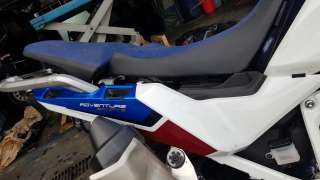 Recambio de moldura para honda crf 1100l africa twin 2019- referencia OEM IAM 83600MKSEC0ZA  