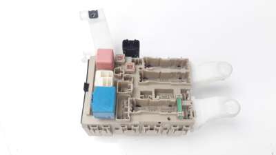 Recambio de caja reles / fusibles para toyota verso 2009-2018 1.6 16v cat referencia OEM IAM 827300F290  