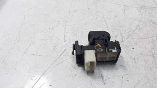 Recambio de mando elevalunas trasero derecho para toyota yaris 2014-2017 referencia OEM IAM 19282912  