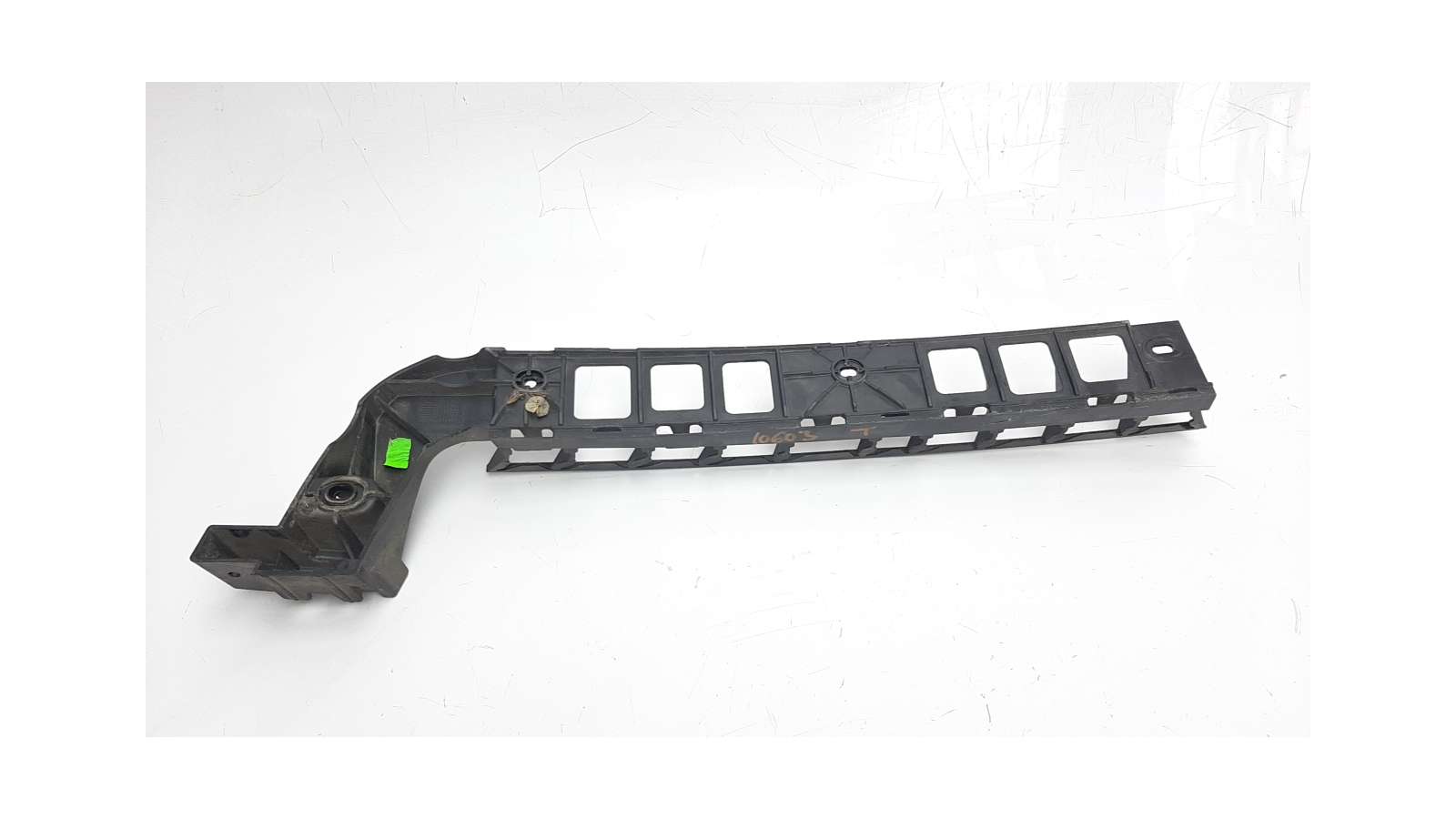 Recambio de moldura para skoda octavia lim. (5e3) 2013-2018 1.6 tdi dpf referencia OEM IAM 5E5807863 5E5807865  Recambio de moldura para skoda octavia lim. (5e3) 2013-2018 1.6 tdi dpf referencia OEM IAM 5E5807863 5E5807865