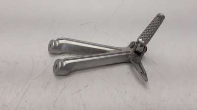 Recambio de estribo lateral para honda cb 650r 2018- referencia OEM IAM 50750MKND50  