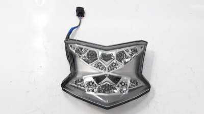 Recambio de piloto trasero central para kawasaki er 6 2012-2016 referencia OEM IAM 230250362  
