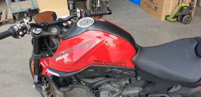 Recambio de deposito combustible para ducati monster 937 2021- moster 937 referencia OEM IAM 58613044AA  