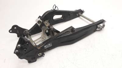 Recambio de puente trasero para yamaha mt-07 2014- referencia OEM IAM 1WS2211010  