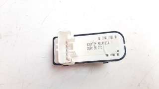 Recambio de mando elevalunas trasero izquierdo para mazda 2 lim. () 2014- 1.5 16v cat referencia OEM IAM D09H66370  