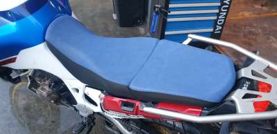 Recambio de asiento para honda africa twin 2015-2019 referencia OEM IAM 77600MJPG50ZD  