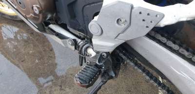 Recambio de estribo lateral para honda africa twin 2015-2019 referencia OEM IAM 50265MKKD00ZB  