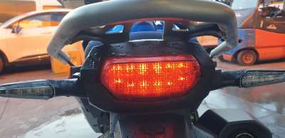 Recambio de piloto trasero central para honda africa twin 2015-2019 referencia OEM IAM 33701MJPG52  