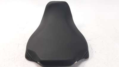 Recambio de asiento para honda cb 650r 2018- referencia OEM IAM 77100MKN0510  
