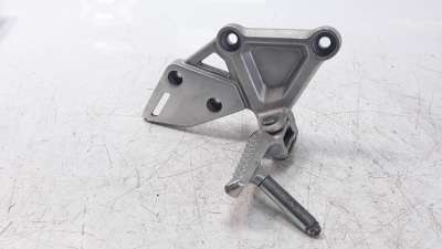 Recambio de estribo lateral para honda cb 650r 2018- referencia OEM IAM 50600MKND50  