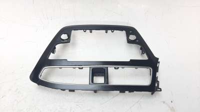 Recambio de moldura para hyundai i20 2014- 1.2 16v cat referencia OEM IAM 84740C8ACO  