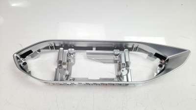 Recambio de moldura para peugeot 308 2013- 1.2 12v e-thp referencia OEM IAM 98075499VV  